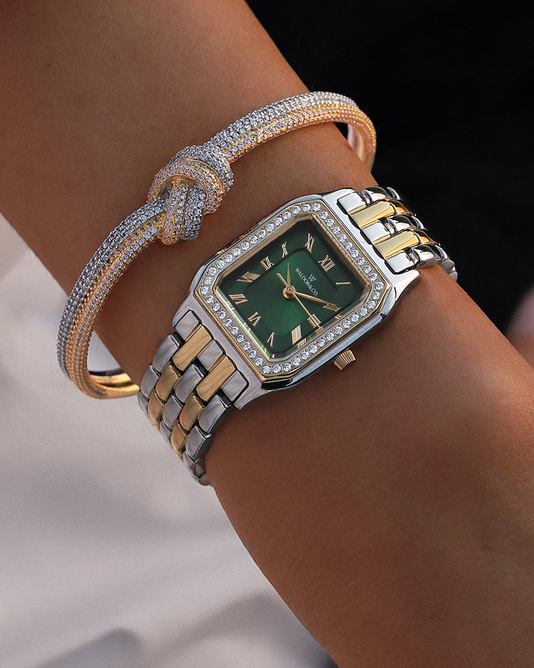 A Bangle in 14k-gold plated and silver polished copper from Waldor & Co. One size. The model is Dual Knot Bangle Pavè.