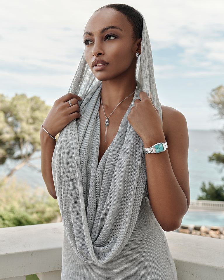 Necklace in silver stainless steel from Waldor & Co. The model is Dual Knot Necklace Polished.