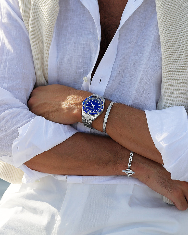 luminous hands. Ronda 715. The model is Novel 40 Cap d’Ail 40mm.