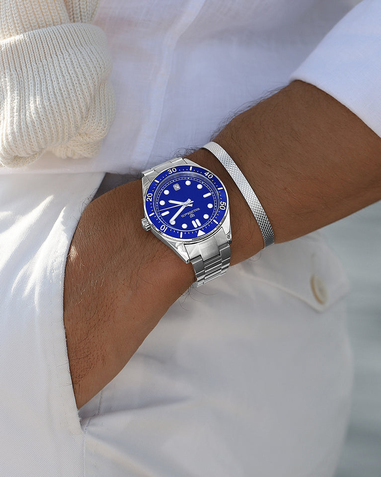 luminous hands. Ronda 715. The model is Novel 40 Cap d’Ail 40mm.
