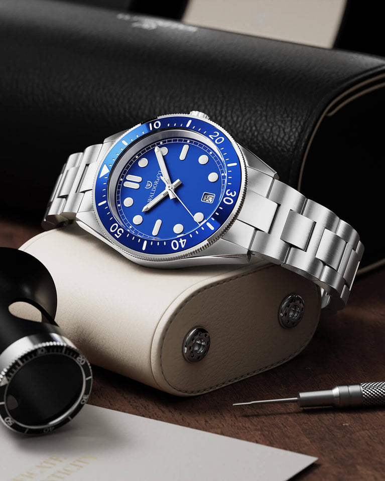 luminous hands. Ronda 715. The model is Novel 40 Cap d’Ail 40mm.