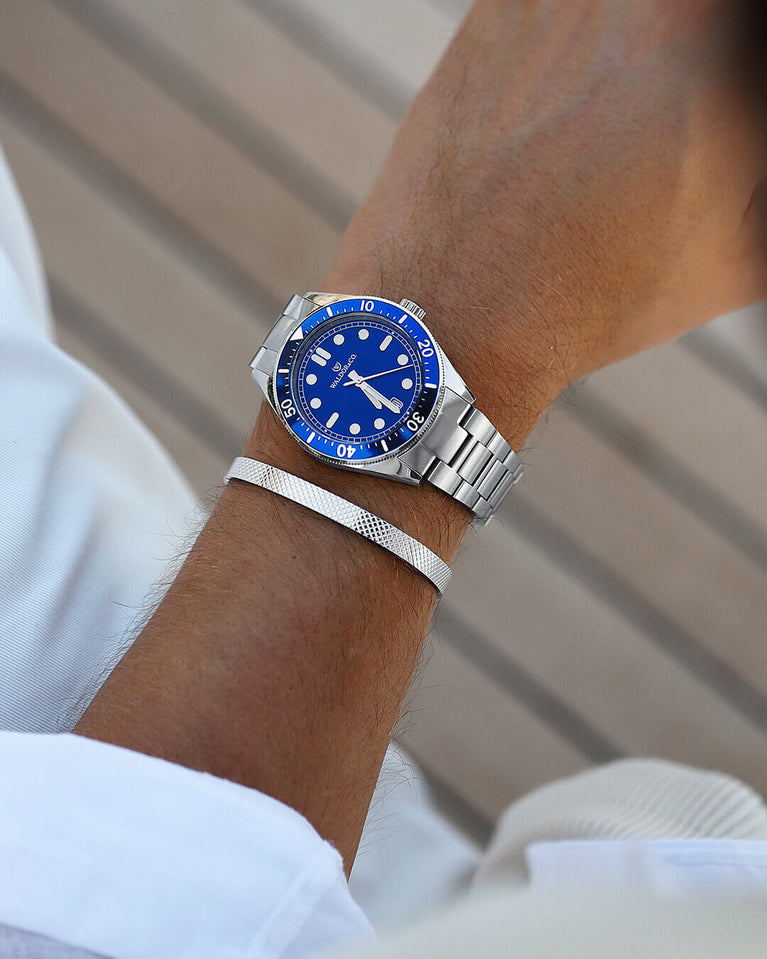 luminous hands. Ronda 715. The model is Novel 40 Cap d’Ail 40mm.