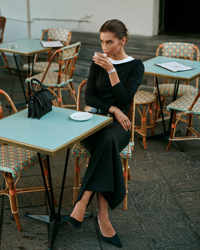  A square womens watch in Rhodium-plated 316L stainless steel from Waldor & Co. with white Diamond Cut Sapphire Crystal glass dial. Seiko movement. The model is Eternal 22 Bellagio.