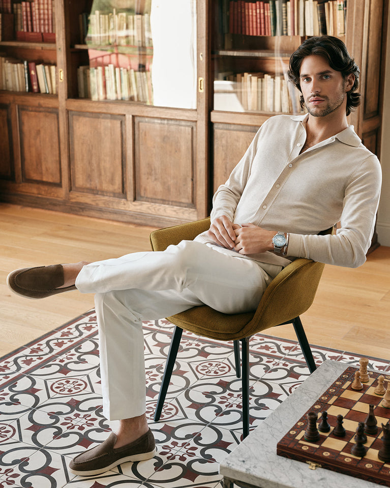  A round mens watch in rhodium-plated silver from Waldor & Co. with light blue sunray dial and a second hand. Seiko movement. The model is Avant 42 Cap Mala 42mm.