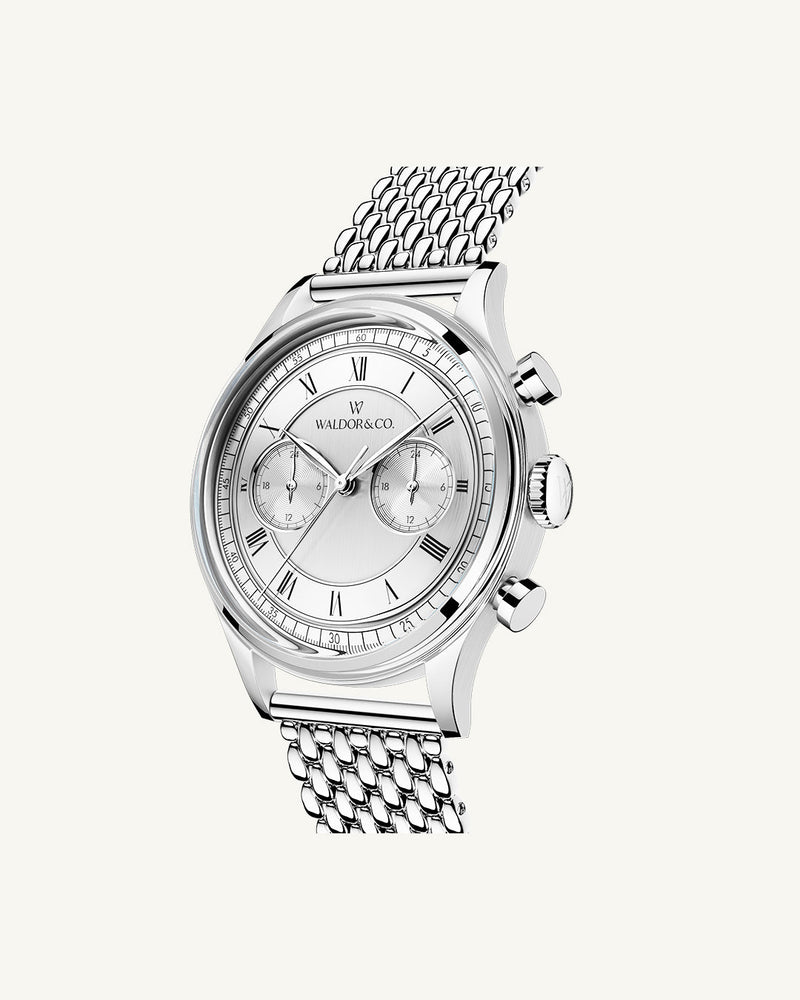 A round mens watch in rhodium-plated silver from Waldor & Co. with a silver sunray dial and a second hand. Seiko movement. The model is Avant 42 Cap Mala 42mm.