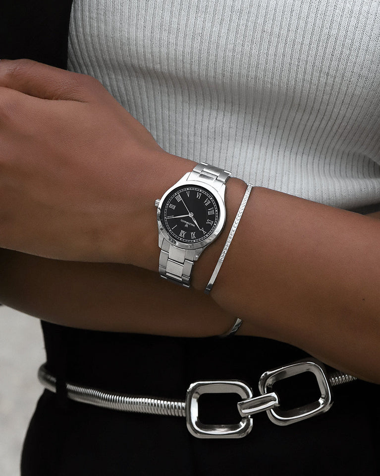  A round womens watch in silver from Waldor & Co. with black sunray dial and a second hand. Seiko movement. The model is Imperial 32 Nocelle 32mm.