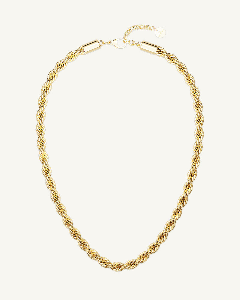 A Chain Necklace in 14k gold-plated from Waldor & Co. The model is Olmo Chain Polished Gold.