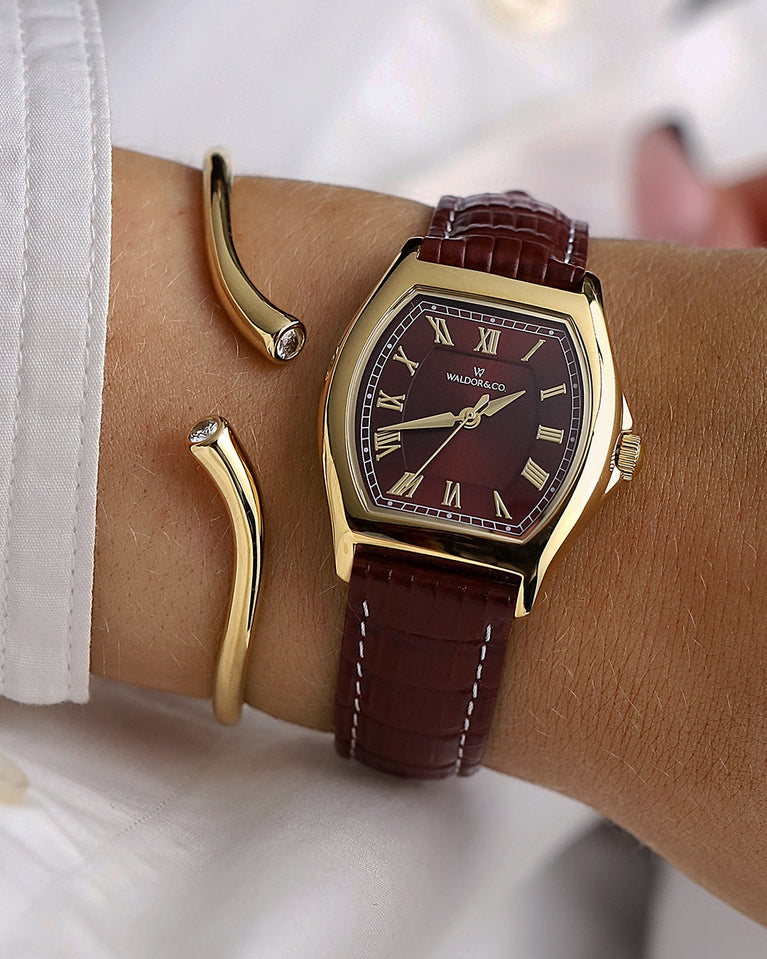  A square womens watch in 22k gold plated 316L stainless steel from Waldor & Co. with domed mineral glass dial. Seiko movement. The model is Constant 36 Laglio.