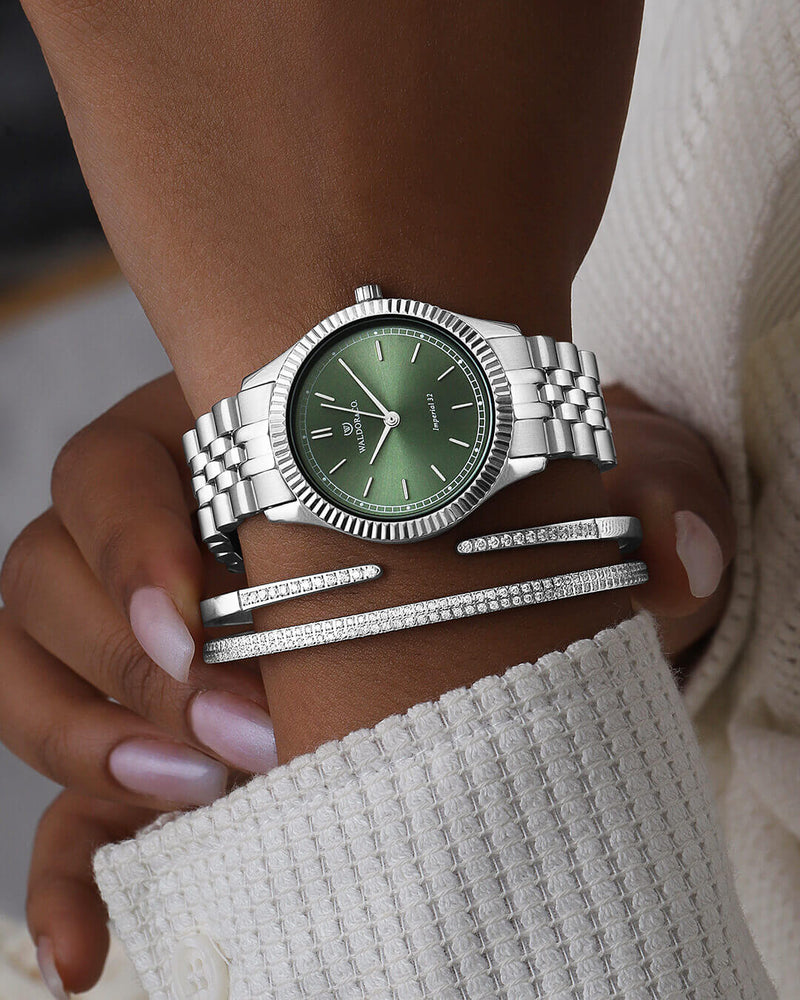 A round womens watch in silver from Waldor & Co. with green sunray dial and a second hand. Seiko movement. The model is Imperial 32 Positano 32mm.